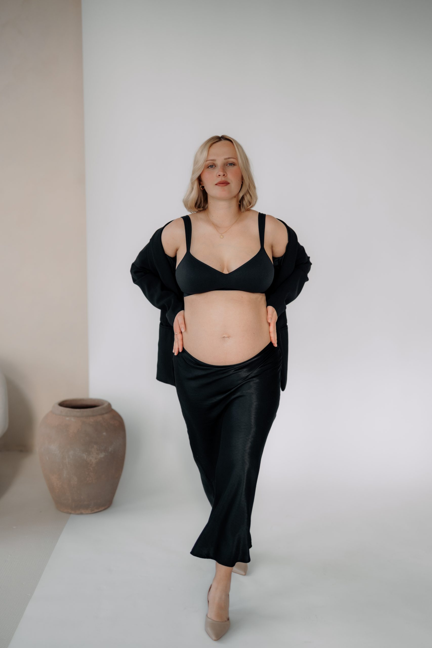 Těhotenské focení v ateliéru HLight Studio – foto Lukáš Vavřinec