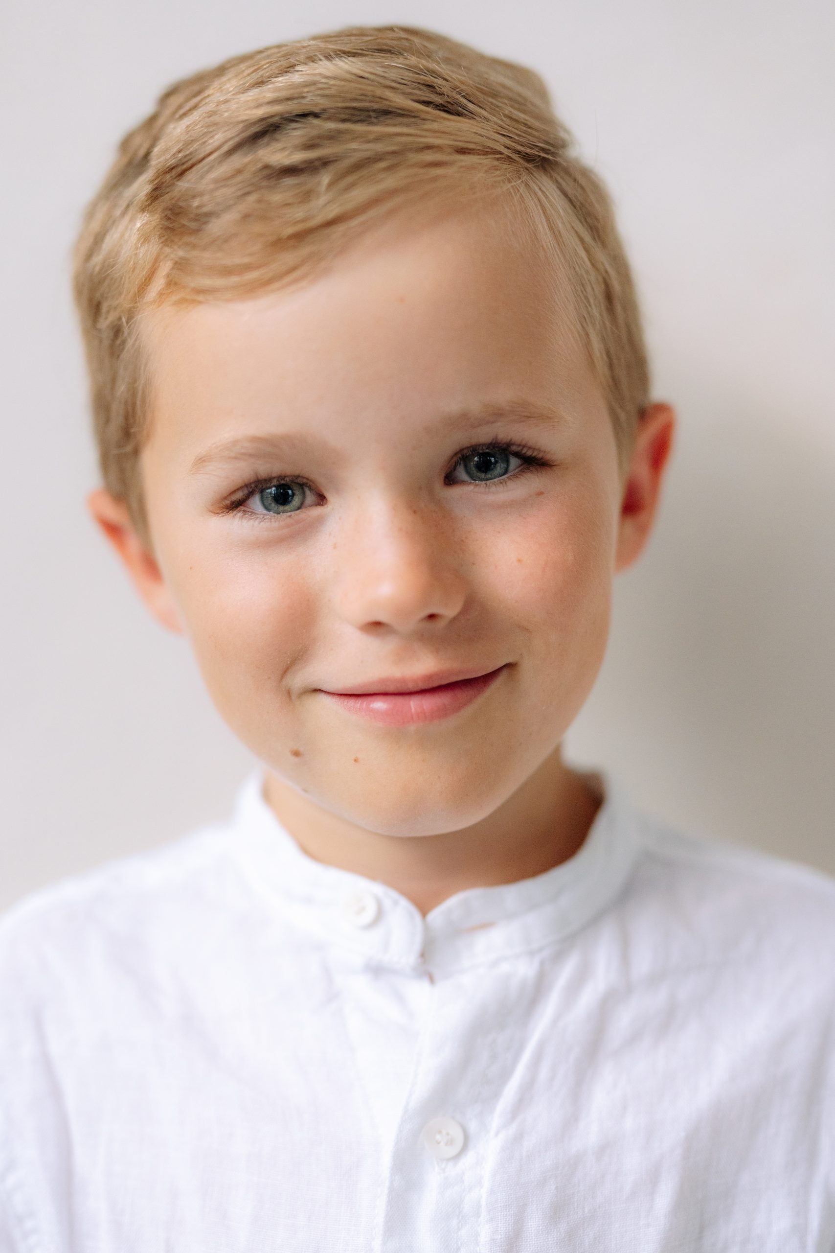 Portrét mladého chlapce ve studiu HLight Studio – foto Lukáš Vavřinec